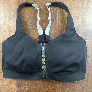 VICTORIA’S SECRET. Bra size 34DD